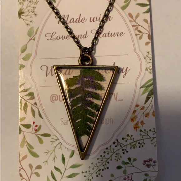 Jewelry - Leaf pendant necklace